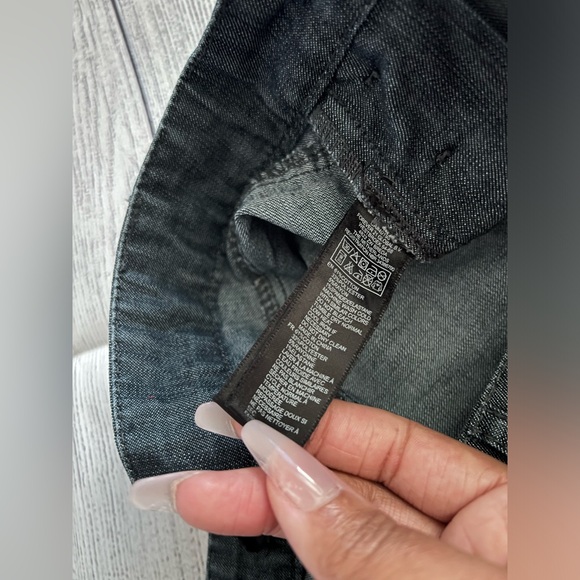 Forever 21 Cute💙Blue Denim shorts! Gently worn no stains, holes or rips. - Picture 9 of 10